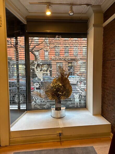 445-447 W 50th St, New York, NY à louer - Photo de l’immeuble – Image 3 sur 6