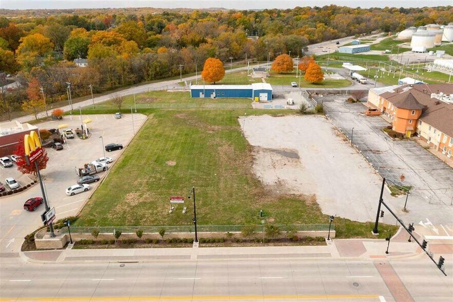 622-626 1st Ave, Coralville, IA à vendre - Photo de l’immeuble – Image 2 sur 5