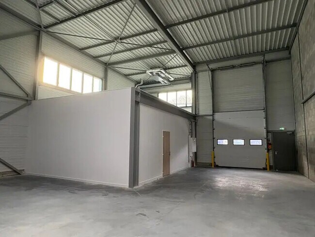 Plus de détails pour Bureau, Local d'activités à louer