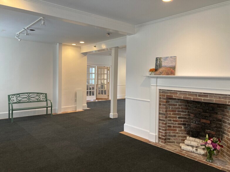 215 Boston Post Rd, Sudbury, MA à louer - Photo de l’immeuble – Image 3 sur 5