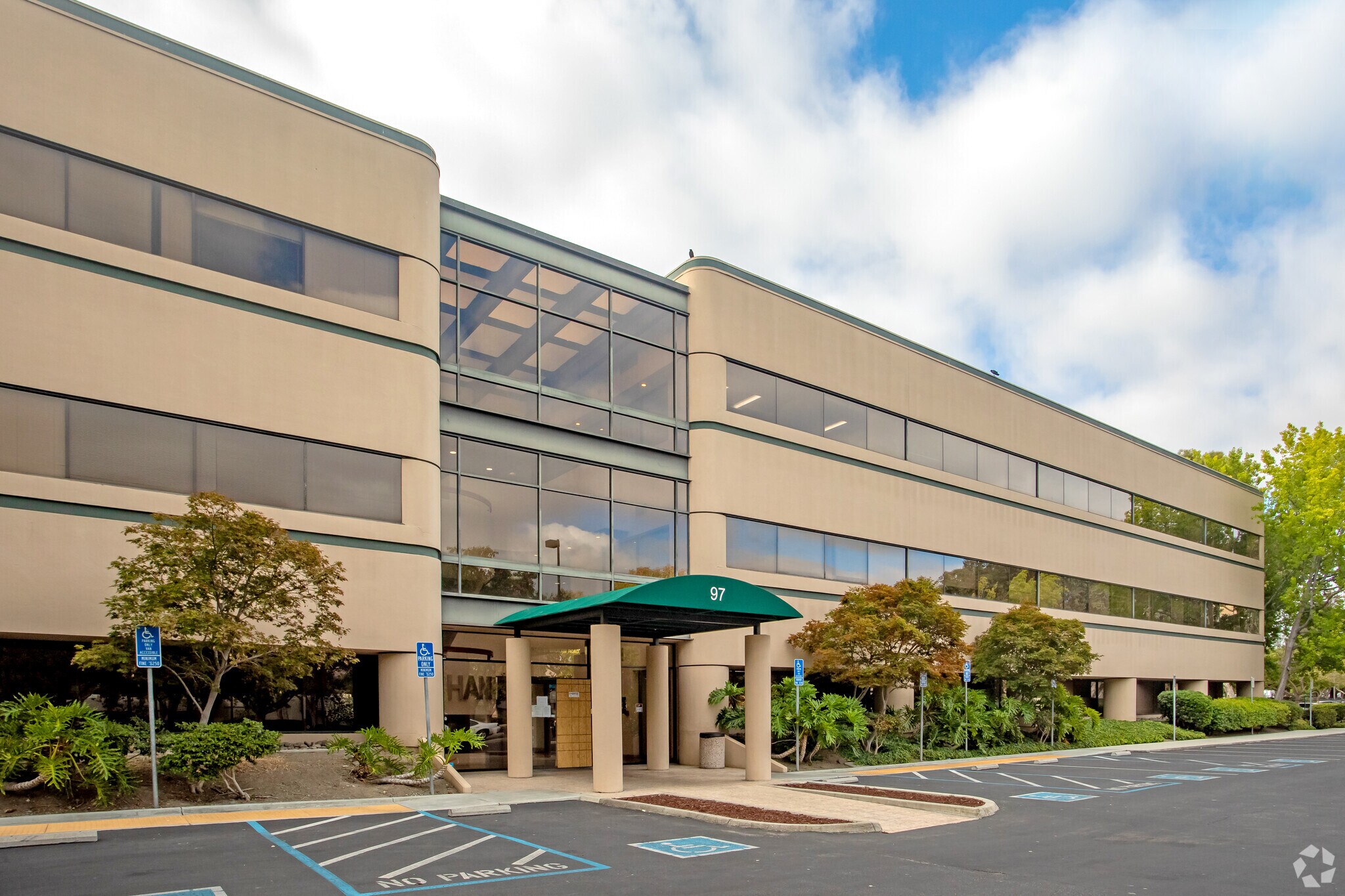 97 E Brokaw Rd, San Jose, CA à louer Photo principale– Image 1 sur 14