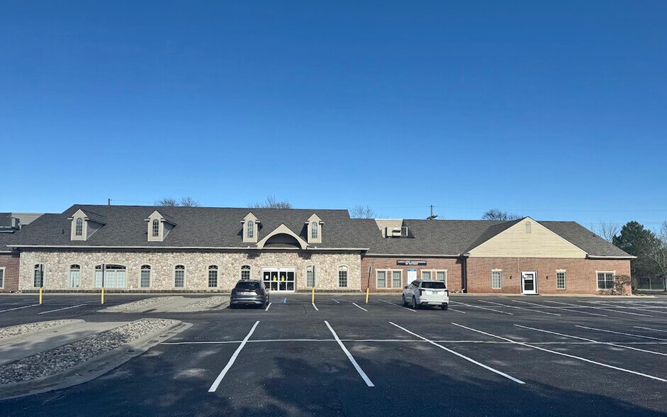 24715 Little Mack Ave, Saint Clair Shores, MI à louer - Photo de l’immeuble – Image 3 sur 12