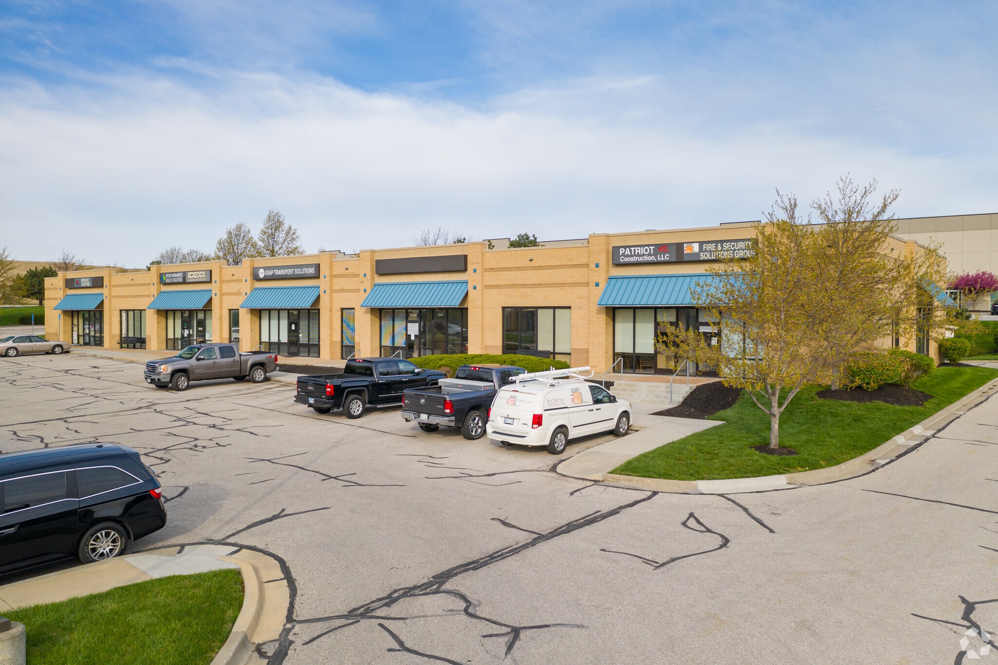 11242 Strang Line Rd, Lenexa, KS à louer Photo principale– Image 1 sur 4