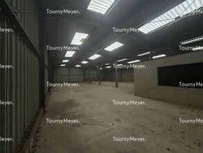 Local d'activités dans Saint-Jacques-de-la-Lande à vendre Photo intérieure– Image 1 sur 4