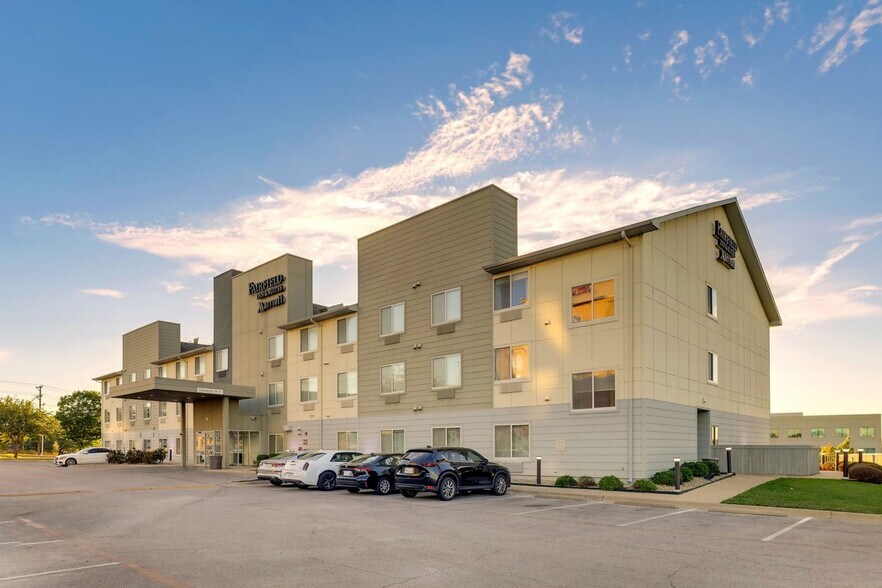 6851 West Fwy, Fort Worth, TX à vendre - Photo de l’immeuble – Image 3 sur 47