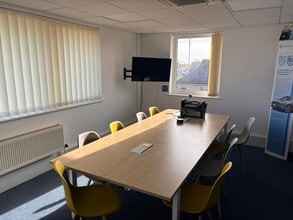 101-104 Love Ln, Cirencester à louer Photo de l’immeuble– Image 2 sur 6