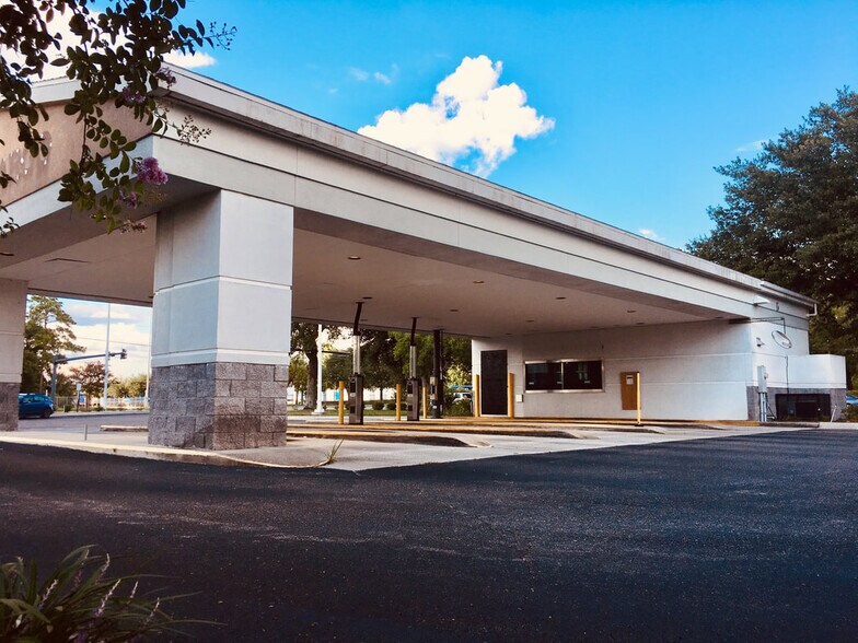 10740 Balmoral Cir, Jacksonville, FL à louer - Photo de l’immeuble – Image 1 sur 3