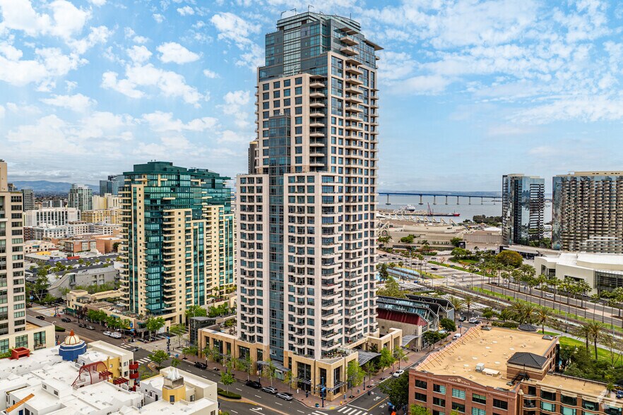 550 Front St, San Diego, CA à vendre - Photo principale – Image 1 sur 27