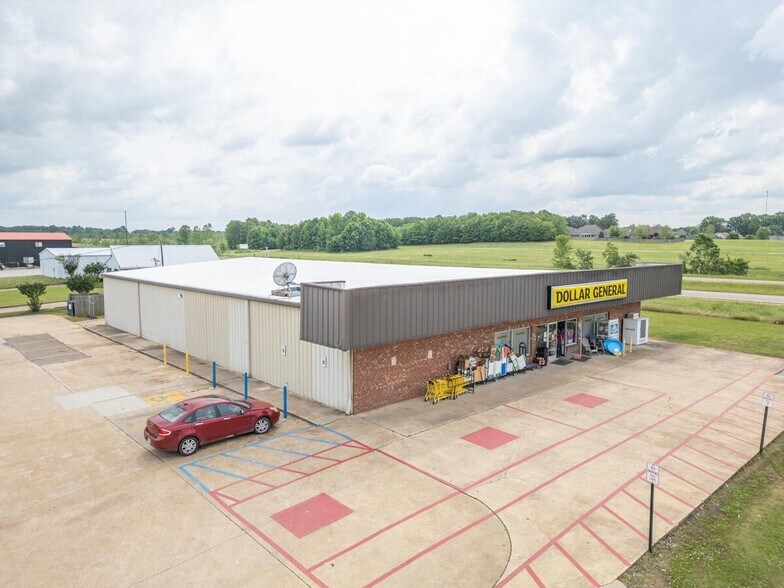 107 N Lee Dr, Guntown, MS à vendre - Photo de l’immeuble – Image 1 sur 15