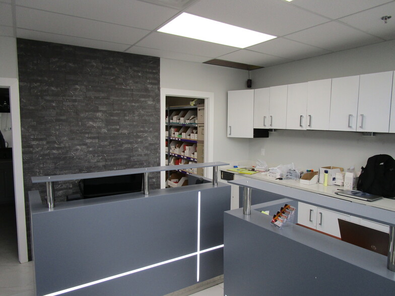11211 180 St NW, Edmonton, AB à vendre - Photo de l’immeuble – Image 2 sur 31