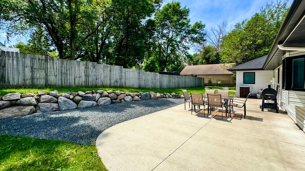 203 Frank Ave NW, Elysian, MN à vendre - Photo de l’immeuble – Image 3 sur 16