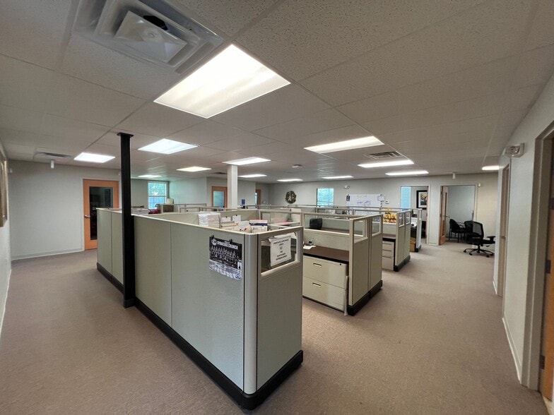 6706 Buckley Rd, Syracuse, NY à louer - Photo de l’immeuble – Image 3 sur 9