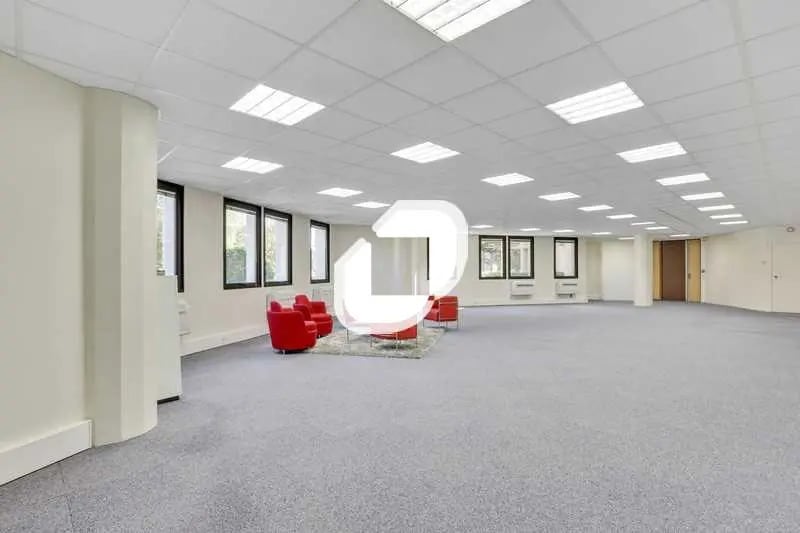 Bureau dans Saint-Aubin à louer - Photo de l’immeuble – Image 3 sur 17