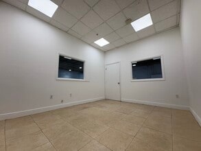 2930-2960 NW 72nd Ave, Miami, FL à louer Photo intérieure– Image 2 sur 4