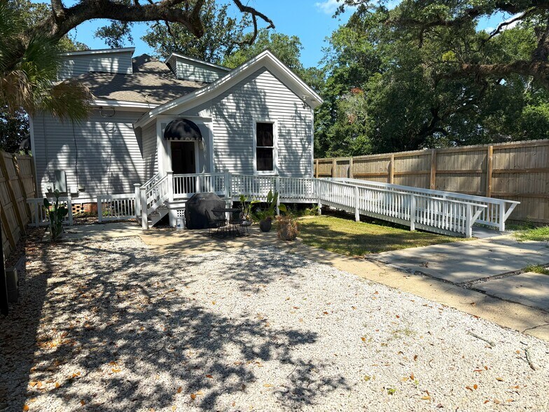 1327 Spring Hill Ave, Mobile, AL à louer - Photo de l’immeuble – Image 3 sur 9