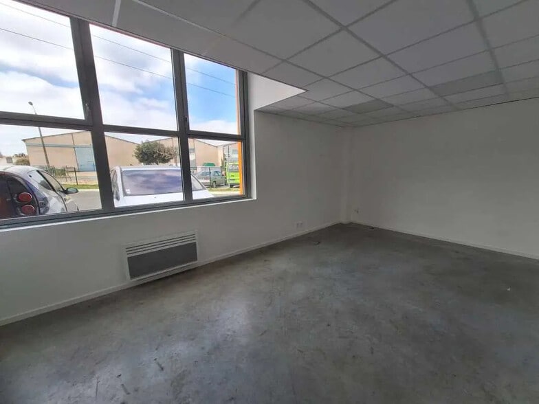 Local d’activités dans Carbon-Blanc à louer - Photo intérieure – Image 2 sur 6