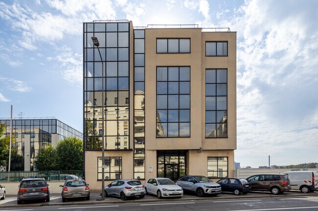 Plus de détails pour 71 Boulevard Victor Hugo, Saint-Ouen-sur-Seine - Bureau, Local d'activités à louer