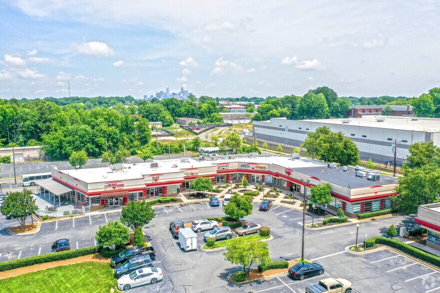 204 W Woodlawn Rd, Charlotte, NC à louer - Aérien – Image 1 sur 9
