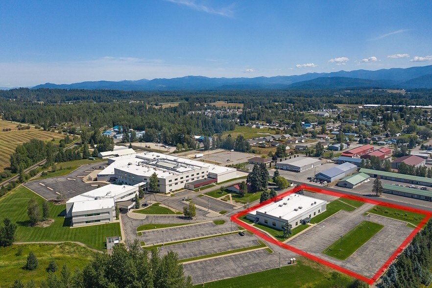 52 McGhee Rd, Sandpoint, ID à vendre - Photo de l’immeuble – Image 2 sur 31