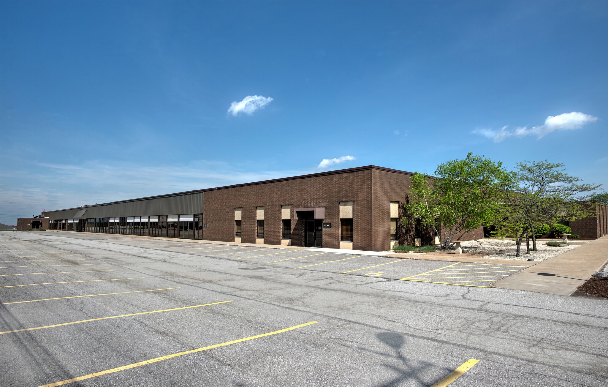 23945 Mercantile Rd, Beachwood, OH à louer Photo de l’immeuble– Image 1 sur 2