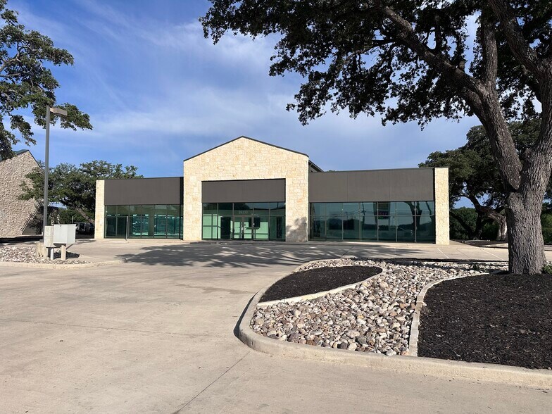 25331 W IH-10, San Antonio, TX à louer - Photo de l’immeuble – Image 2 sur 15