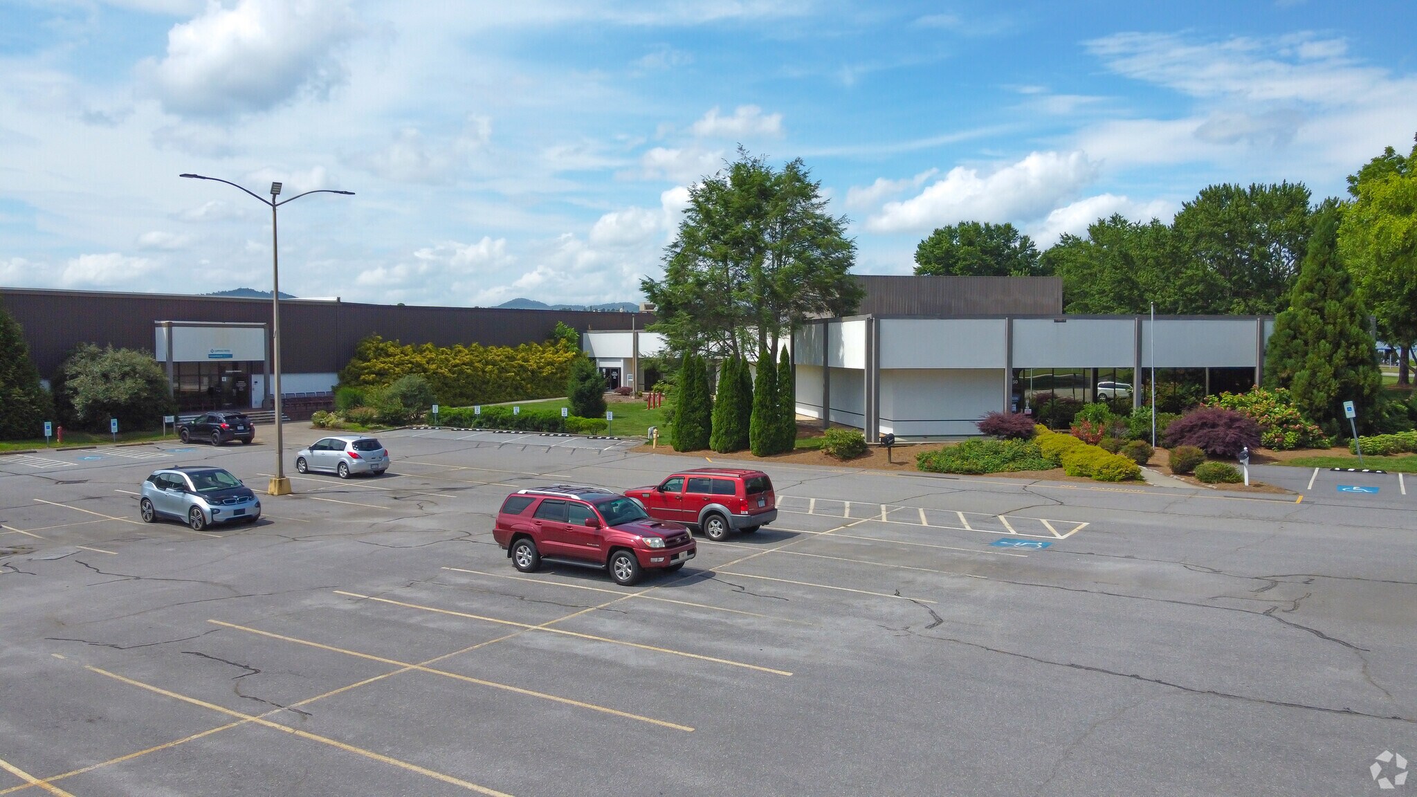 145 Cane Creek Industrial Park Rd, Fletcher, NC à louer Photo principale– Image 1 sur 21