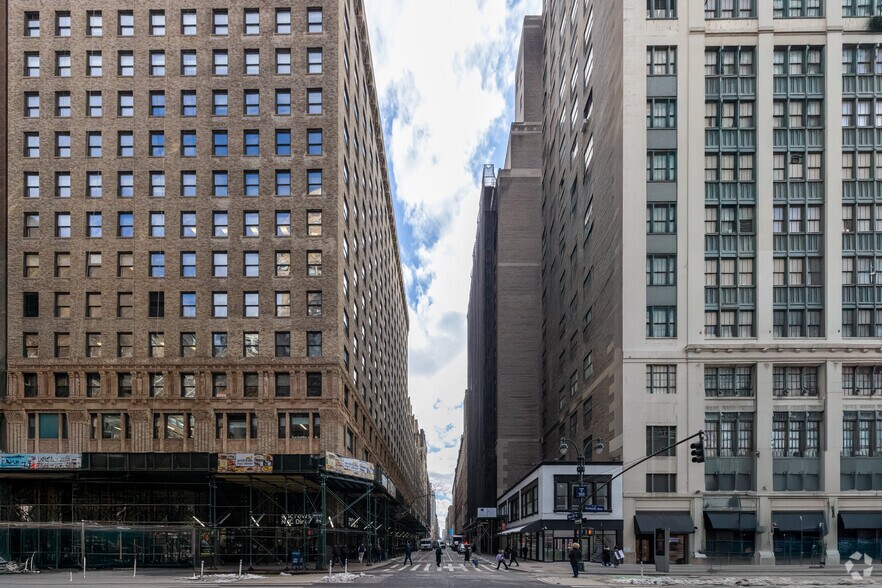 131 W 35th St, New York, NY à louer - Photo de l’immeuble – Image 2 sur 5