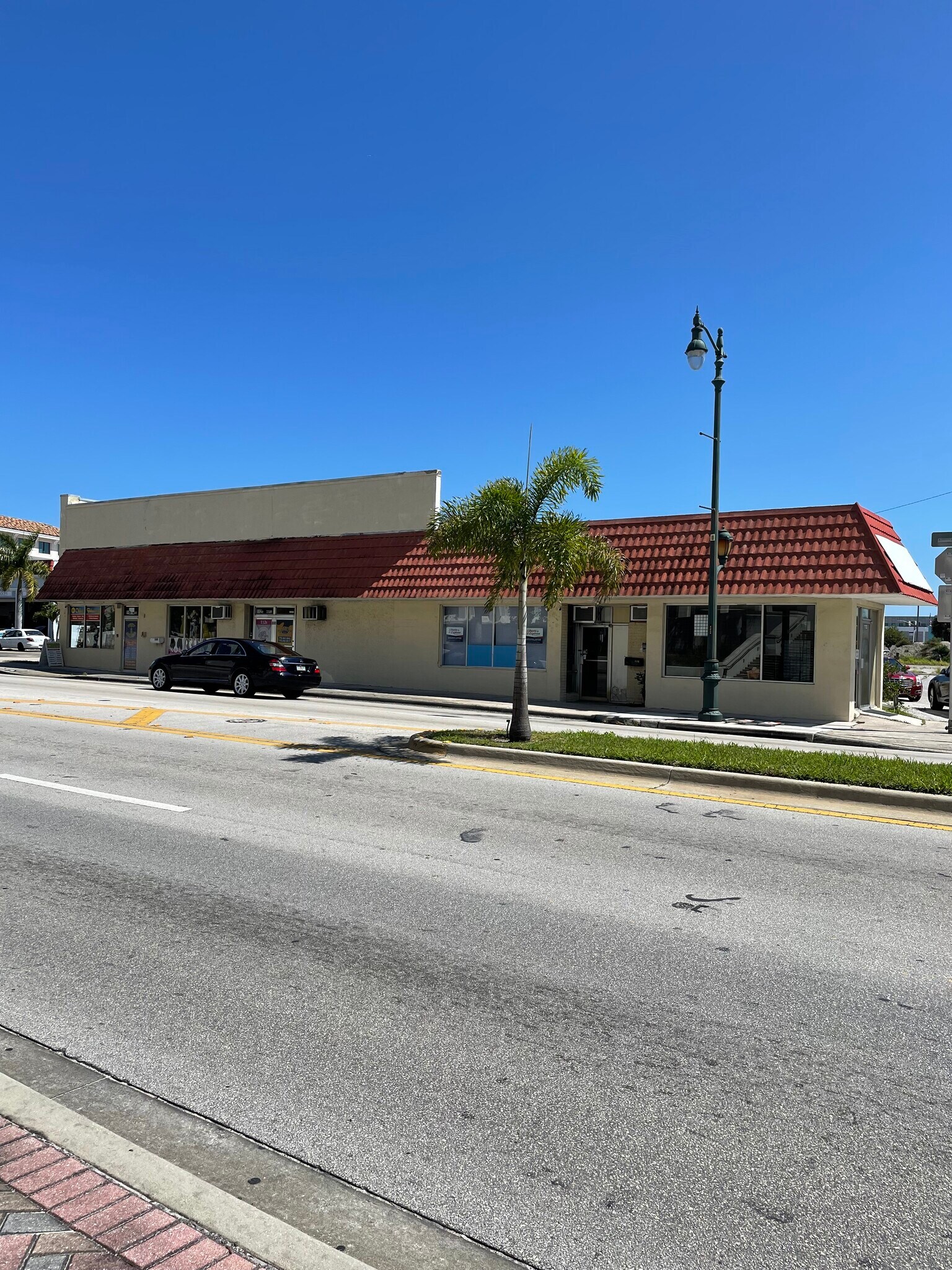 110-116 S US Highway 1, Fort Pierce, FL à vendre Photo de l’immeuble– Image 1 sur 7