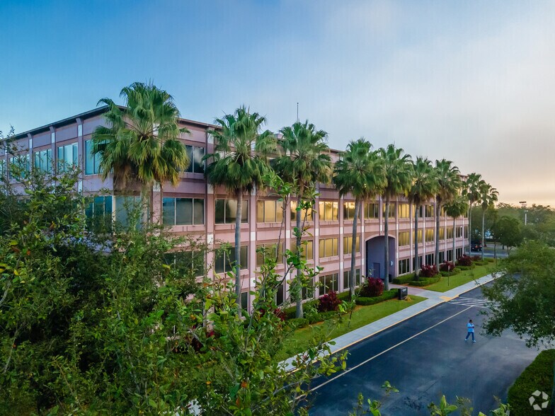 8201 Peters Rd, Plantation, FL à louer - Photo de l’immeuble – Image 2 sur 8
