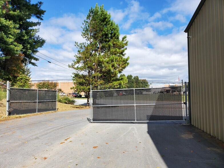 2997 Spartanburg Hwy, East Flat Rock, NC à vendre - Photo de l’immeuble – Image 2 sur 26