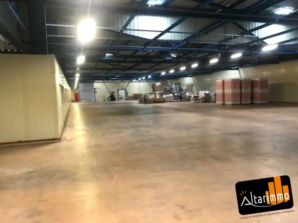 Local d'activités dans Lucé à vendre Photo de l’immeuble– Image 1 sur 7