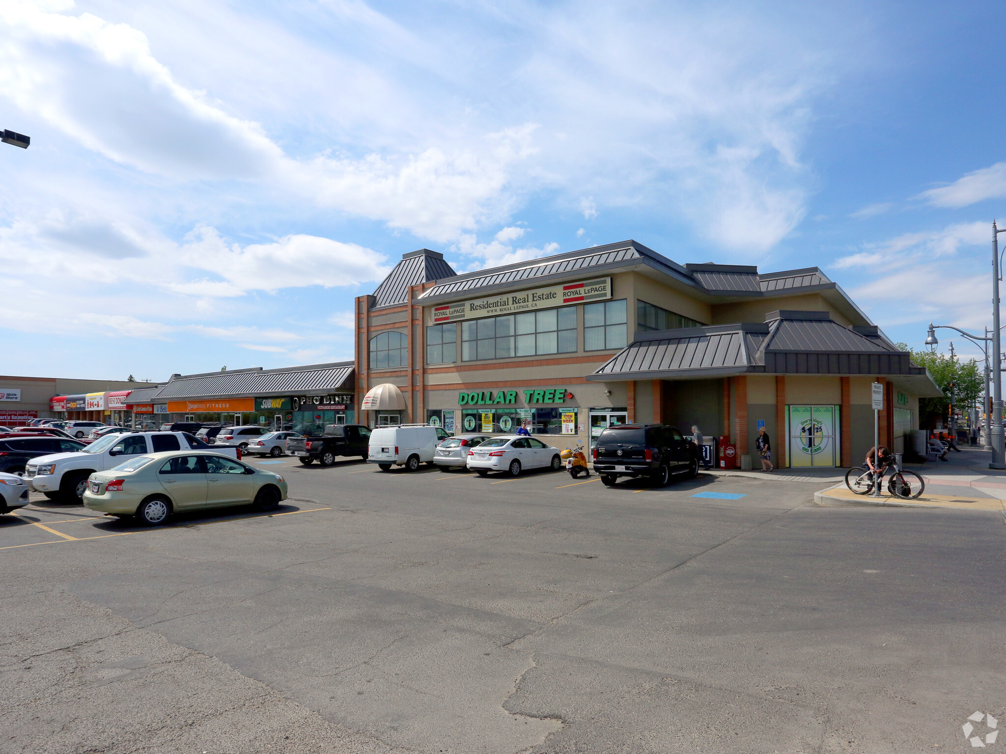 15043-15061 Stony Plain Rd NW, Edmonton, AB à louer Photo de l’immeuble– Image 1 sur 3