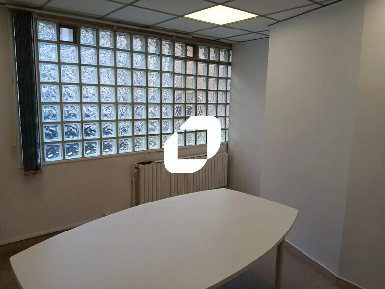 Bureau dans Le Raincy à louer - Photo de l’immeuble – Image 1 sur 6