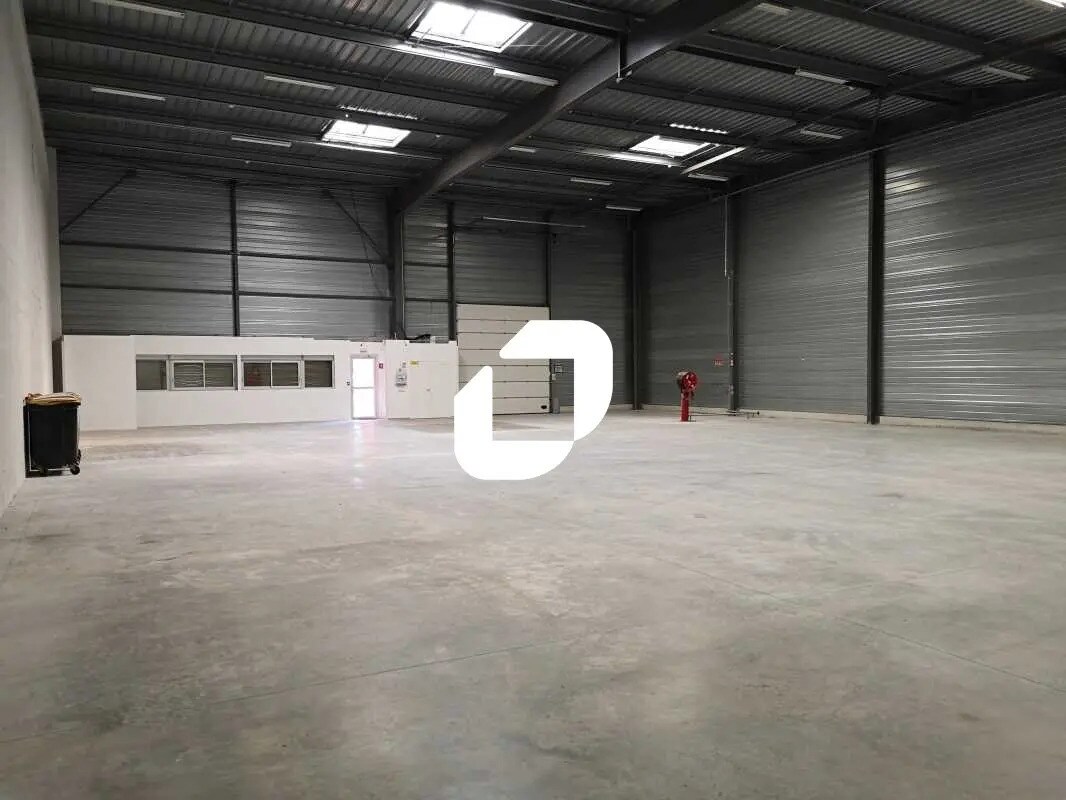 Local d’activités dans Blanquefort à louer Photo de l’immeuble– Image 1 sur 8