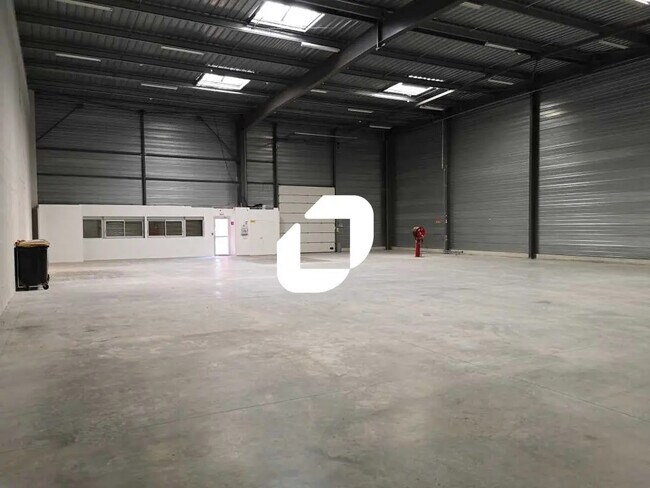 Plus de détails pour Local d'activités à louer