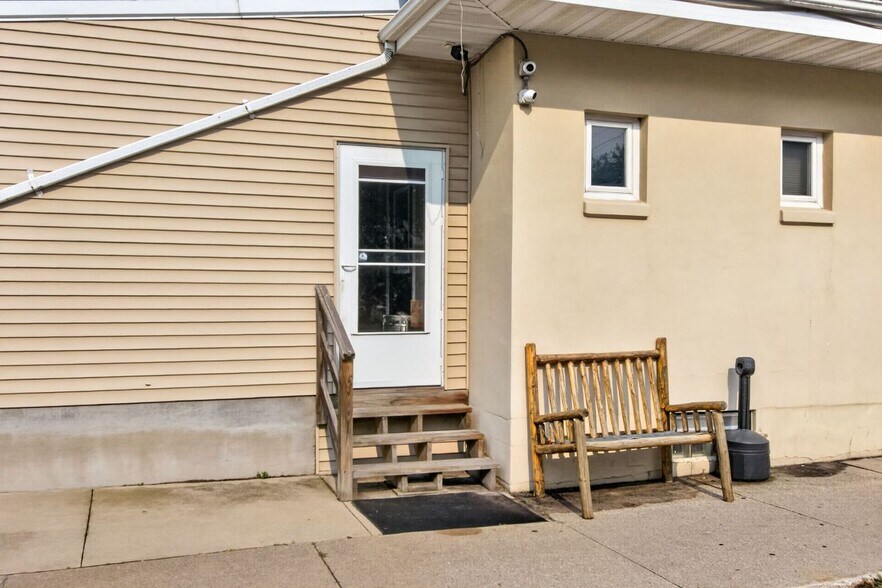 133 E Main St, Embarrass, WI à vendre - Photo de l’immeuble – Image 3 sur 54