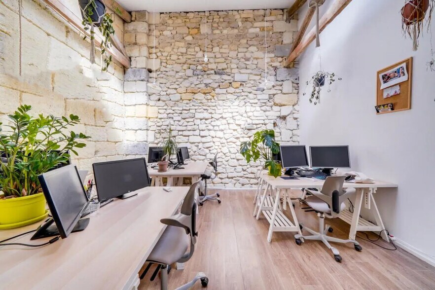 Bureau dans Bordeaux à louer - Photo de l’immeuble – Image 1 sur 7