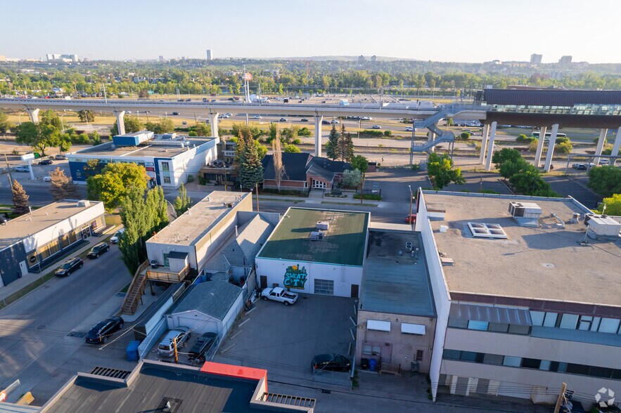 1733 10th Ave SW, Calgary, AB à vendre - Aérien – Image 3 sur 4