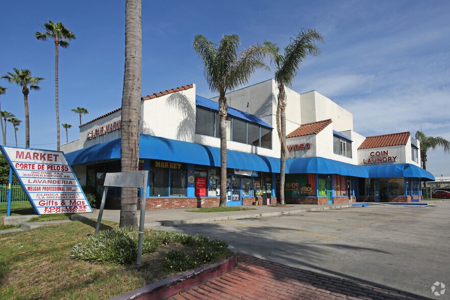 2715 W 1st St, Santa Ana, CA à louer - Photo principale – Image 1 sur 41