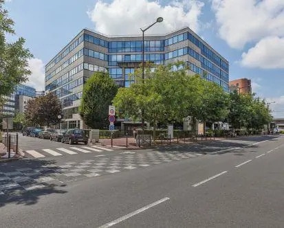 Bureau dans Issy-les-Moulineaux à louer Photo de l’immeuble– Image 1 sur 11