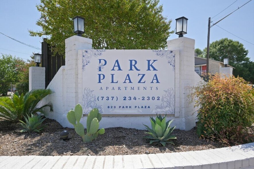 829 Park Plz, Austin, TX à vendre - Photo de l’immeuble – Image 2 sur 23