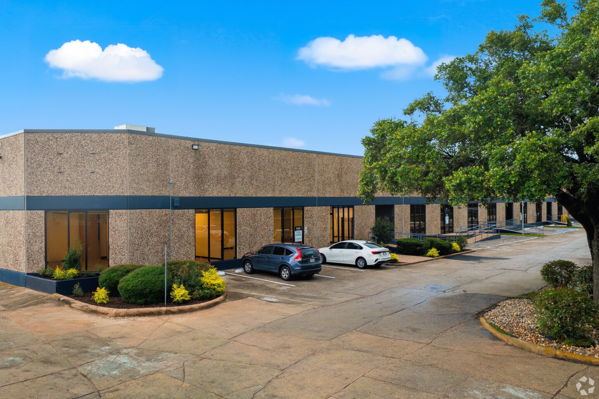 8303-8317 Knight Rd, Houston, TX à louer Photo de l’immeuble– Image 1 sur 10