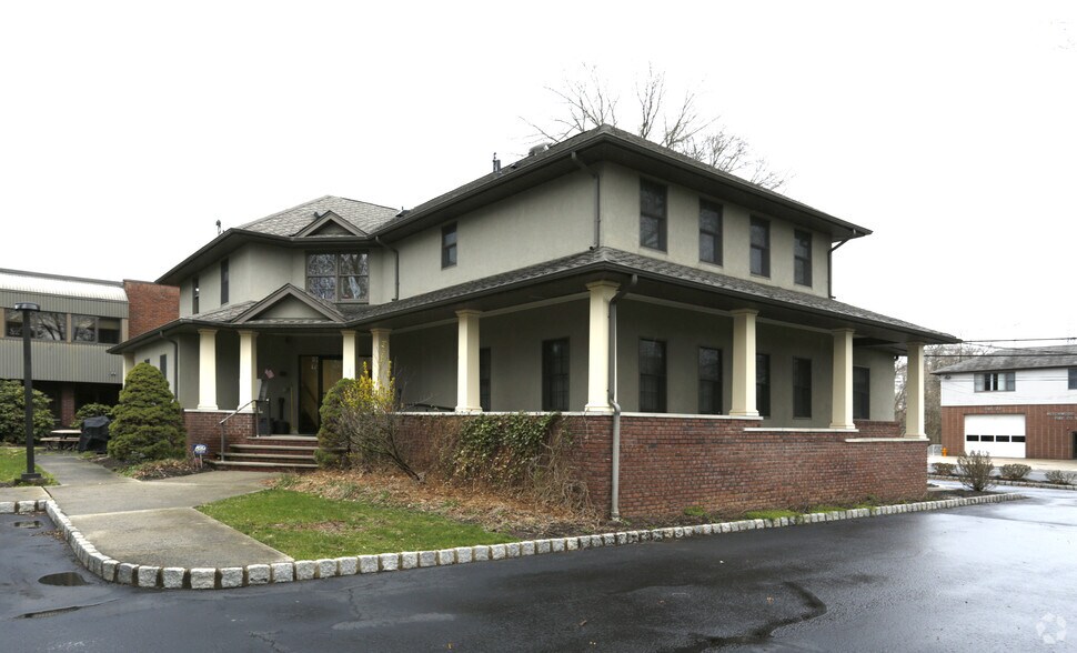 121 Union Ave, Middlesex, NJ à louer - Photo de l’immeuble – Image 2 sur 16