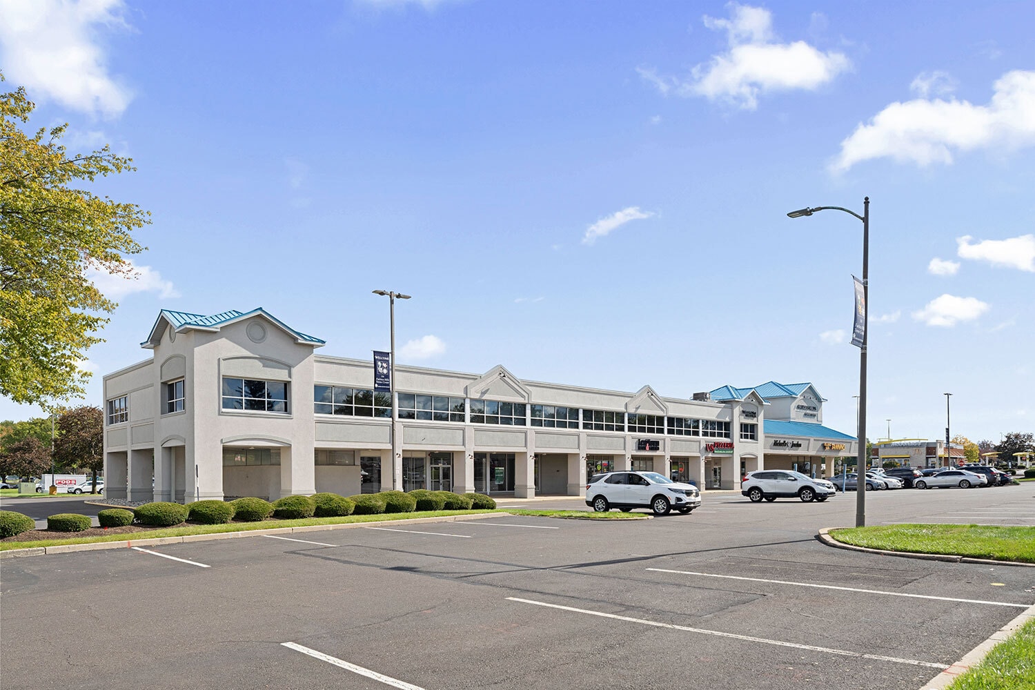 471 S Oxford Valley Rd, Fairless Hills, PA à louer Photo principale– Image 1 sur 12