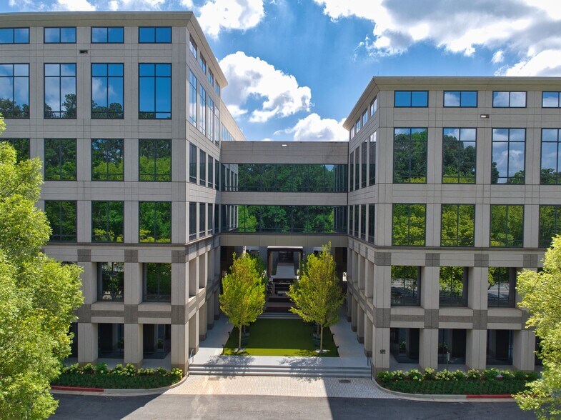 6303 Barfield Rd, Atlanta, GA à louer - Photo de l’immeuble – Image 1 sur 13