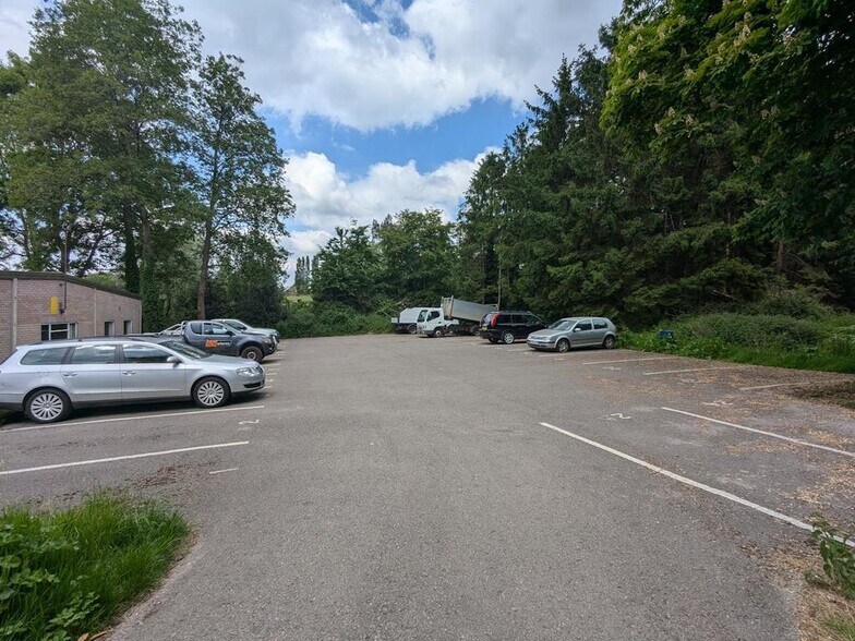 22 Gosden Cmn, Guildford à louer - Photo de l’immeuble – Image 1 sur 14