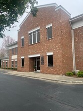 2435 Plantation Center Dr, Matthews, NC à louer Photo de l’immeuble– Image 1 sur 9