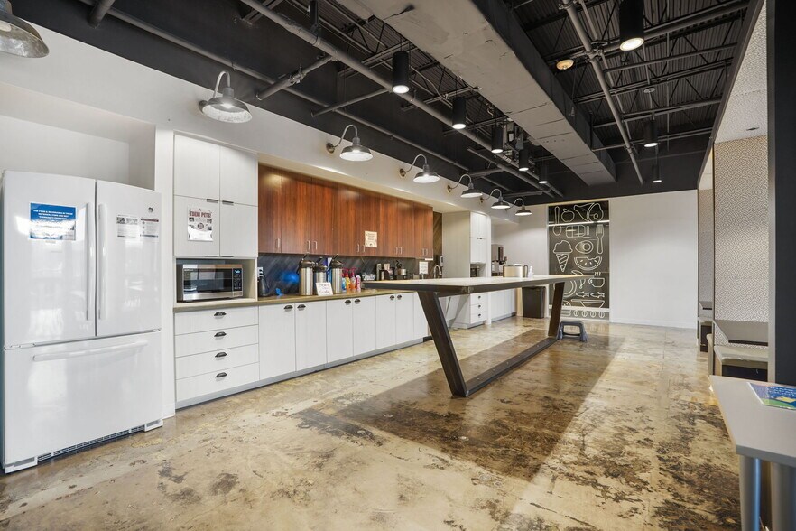 313 E Anderson Ln, Austin, TX à vendre - Photo intérieure – Image 2 sur 8
