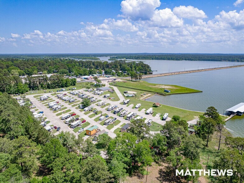 168 Butler, Onalaska, TX à vendre - Photo principale – Image 1 sur 3