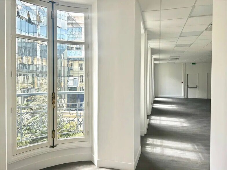Bureau dans Paris à louer - Photo de l’immeuble – Image 2 sur 7